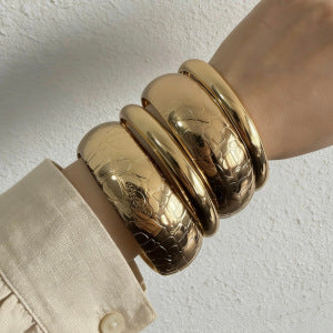 Bangle set angle 2